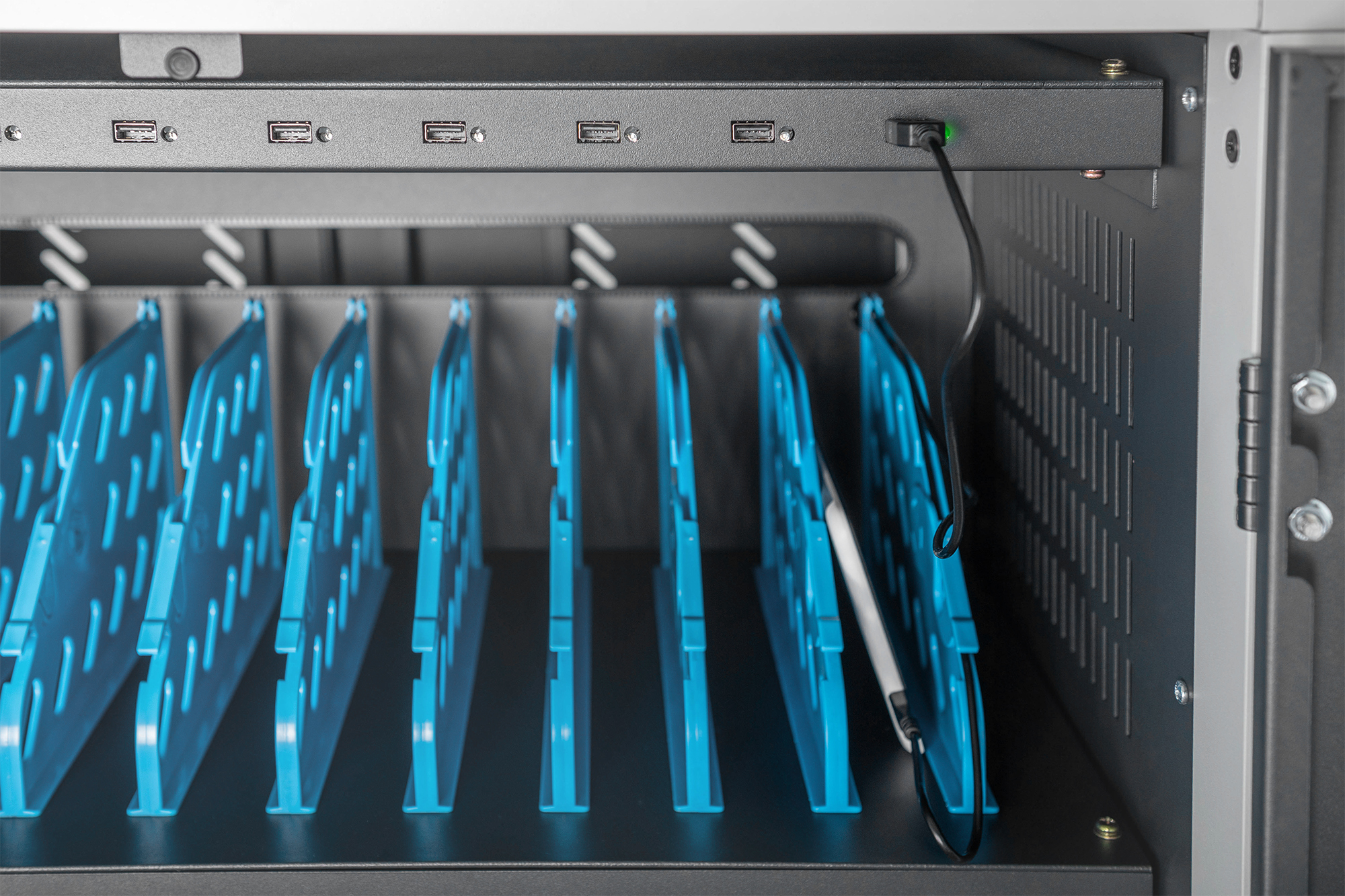 DIGITUS DN-45005 Mobiler Ladeschrank, 15.6", USB-A, UV-C, Datensync 30 Ladestationen, PDU, Lüfter, 1260 x 824 x 650 mm